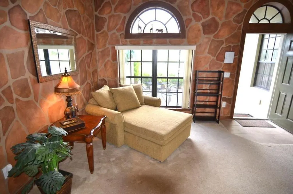 918Cov Villa Four Corners
